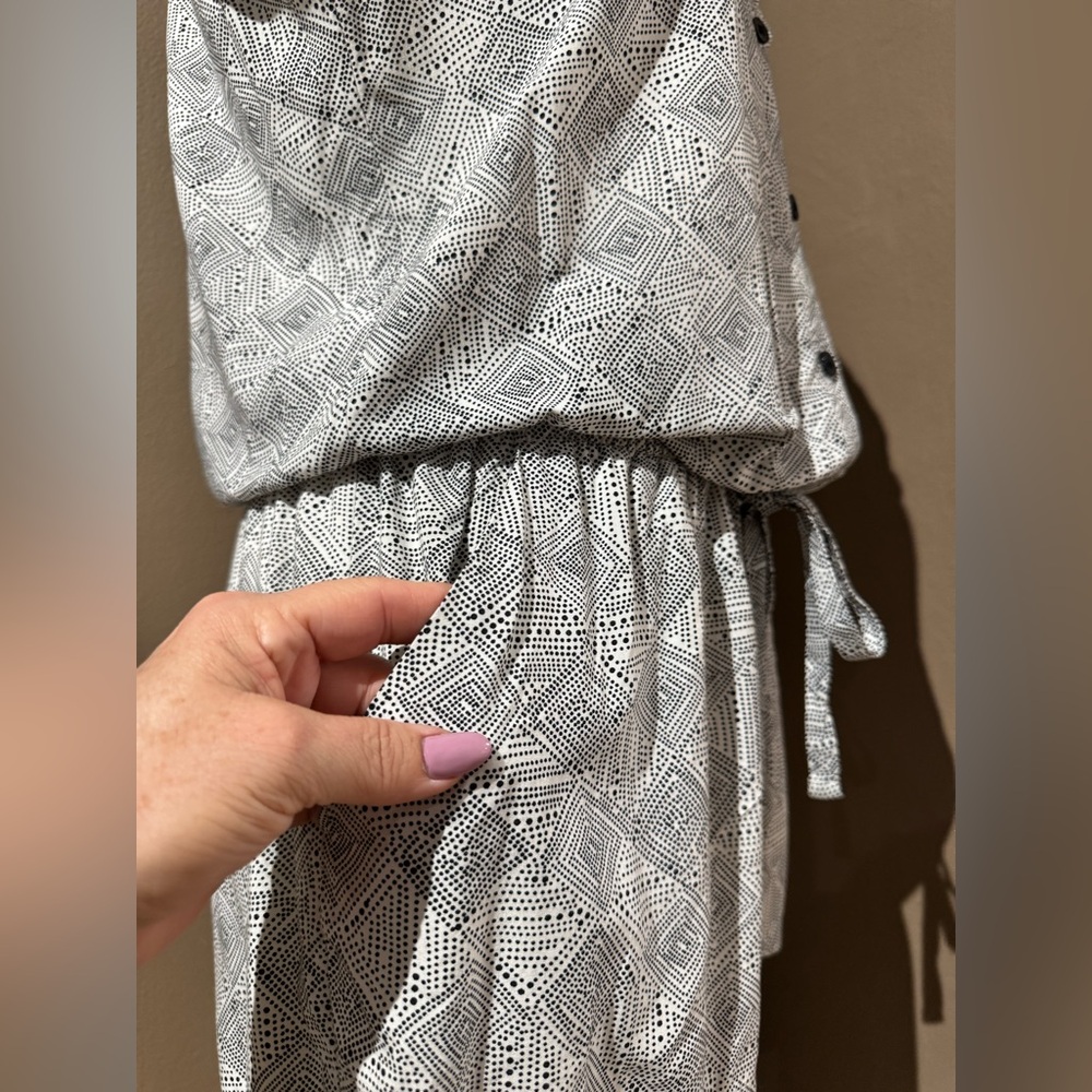 Geometric Patterned Button-Up Romper With Elastic… - image 7